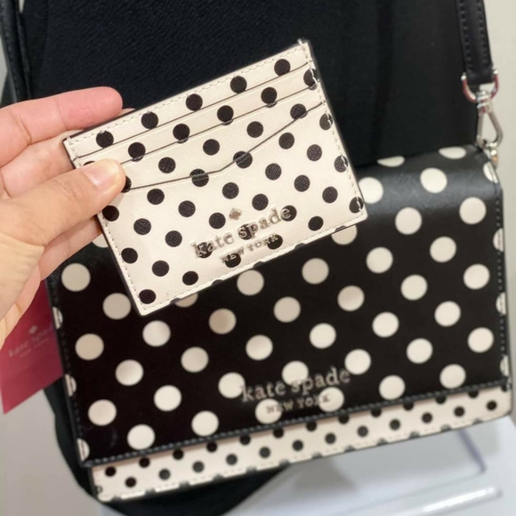♠️CAMERON PICTURE DOT♠️
CONVERTIBLE BAG WITH FREE - Picture 4 of 6